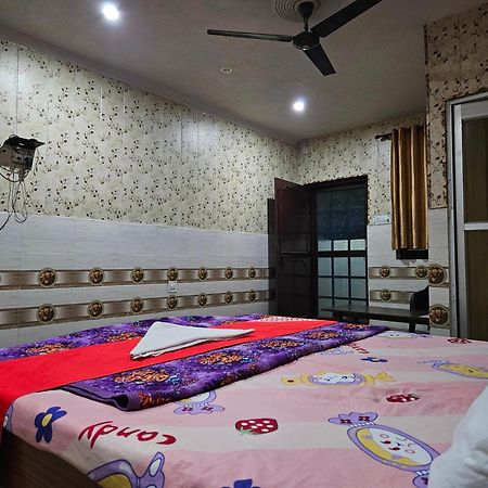 Hotel Chitrarth & Party Lawn Haldwani Phòng bức ảnh
