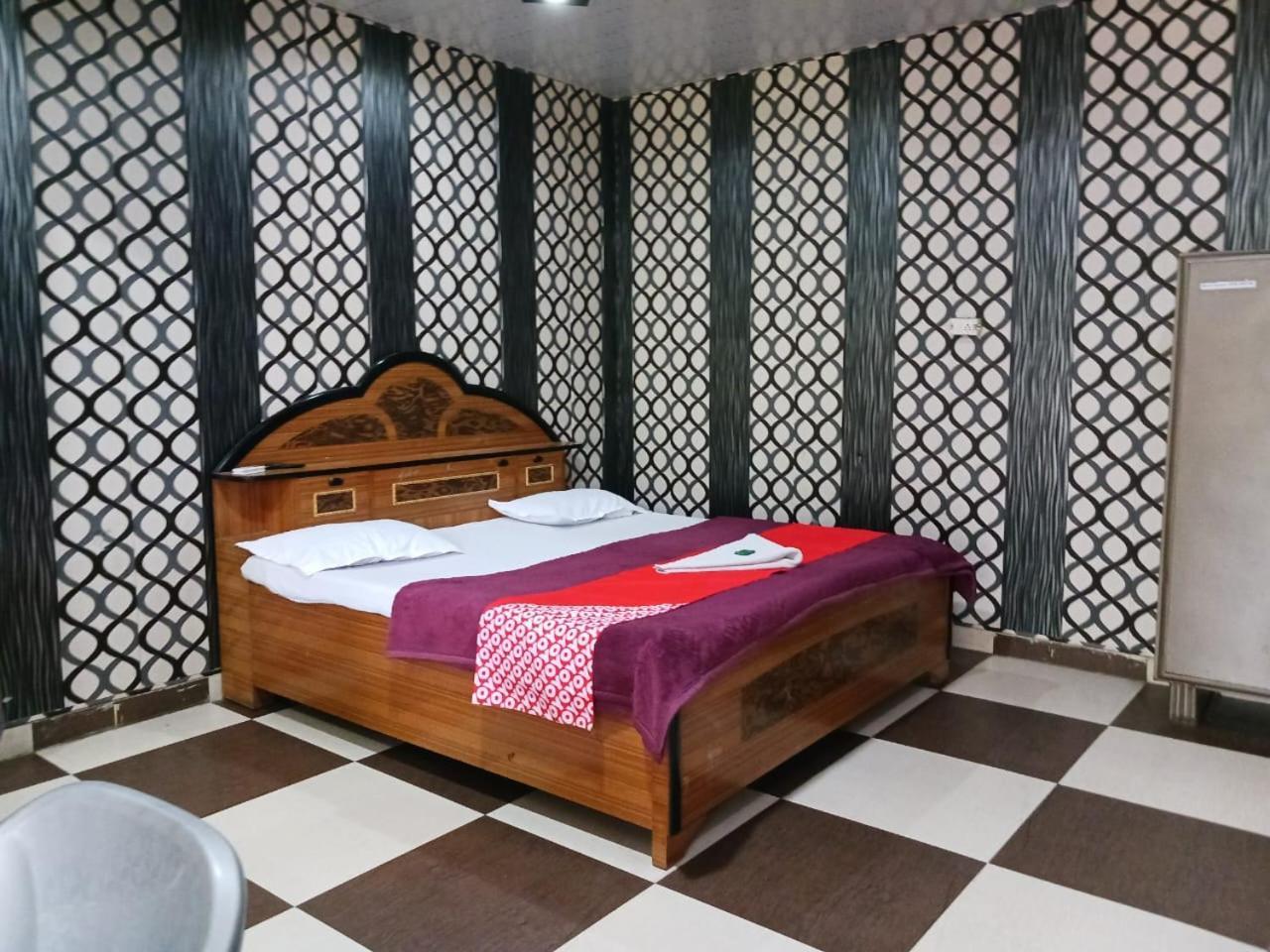 Hotel Chitrarth & Party Lawn Haldwani Phòng bức ảnh